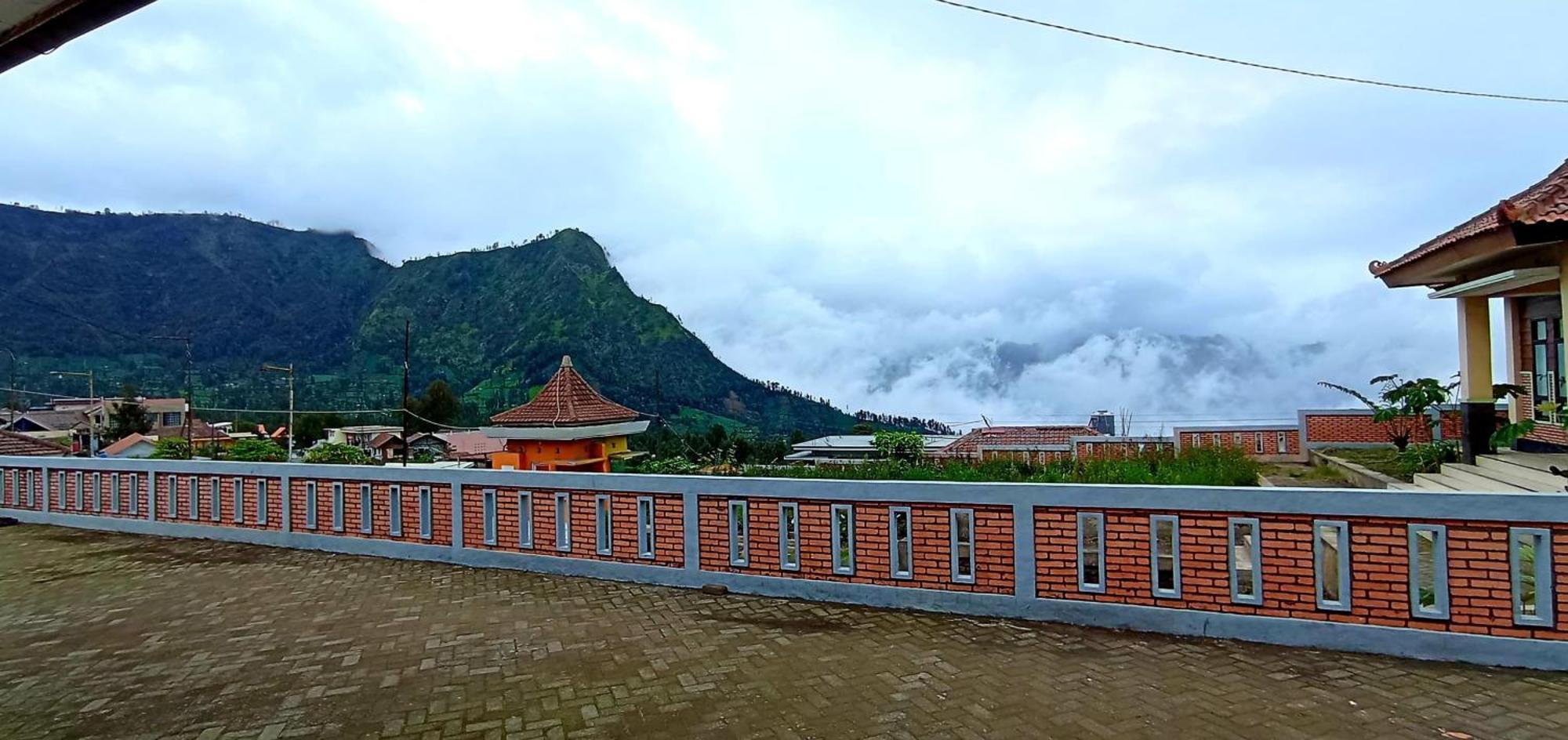 Bromo Holiday Guest House Ngadisari Exterior foto