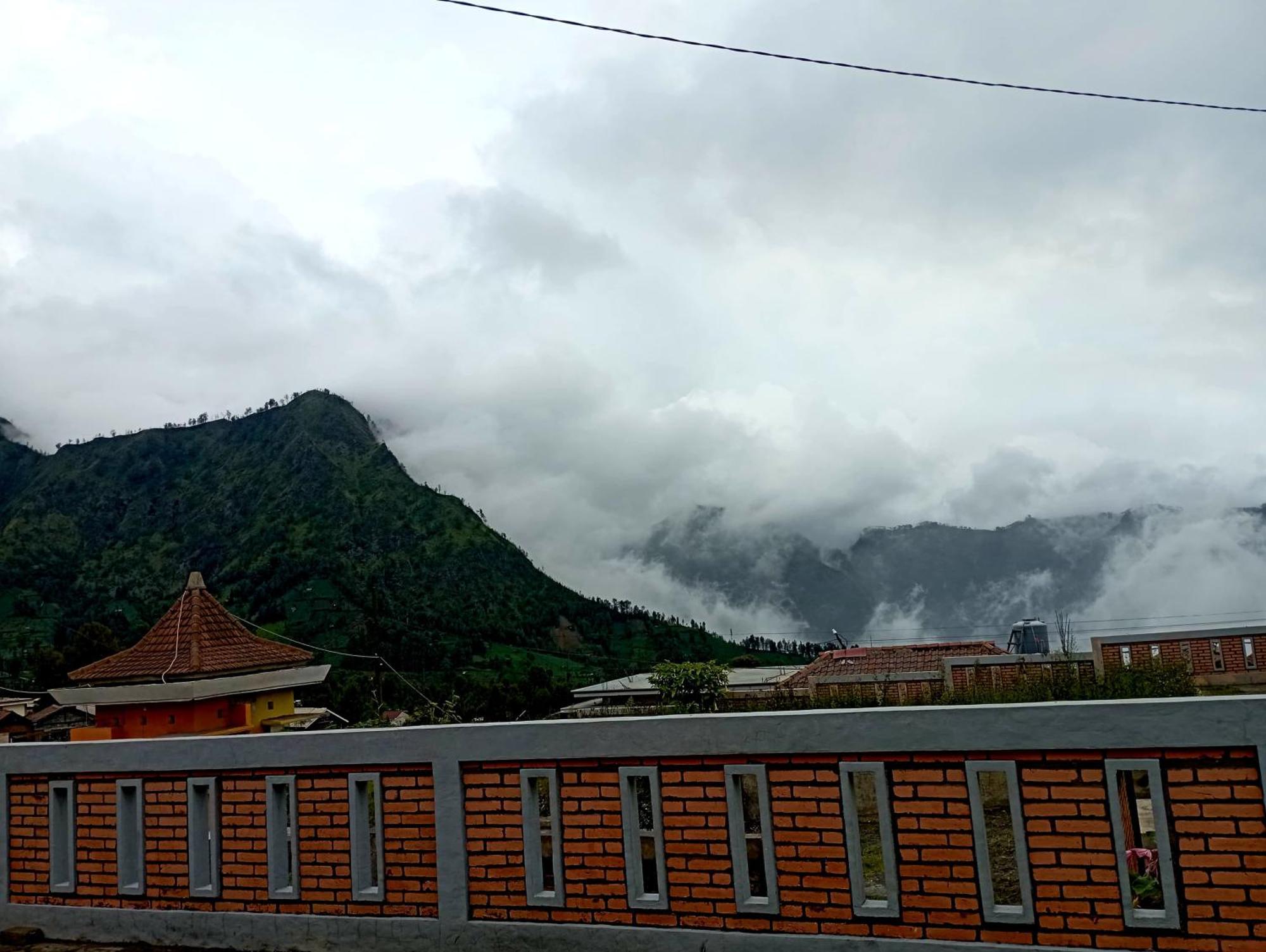 Bromo Holiday Guest House Ngadisari Exterior foto